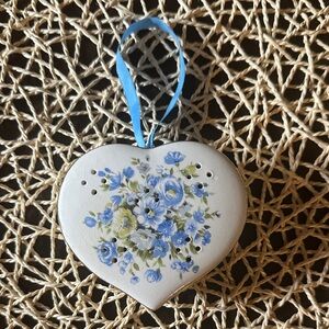 Heart-Shaped Floral Potpourri Holder w Blue Ribbon